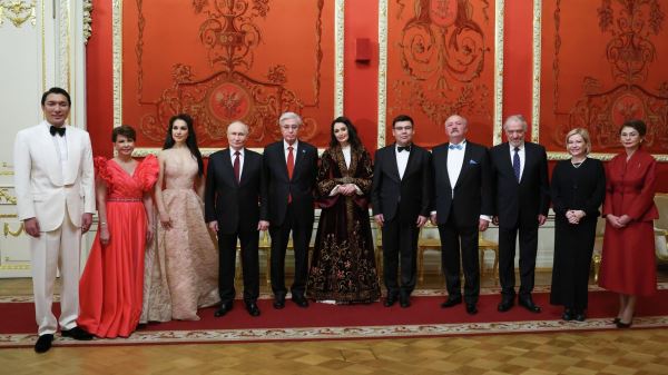 Путин пообщался с Гергиевым на концерте артистов из Казахстана0