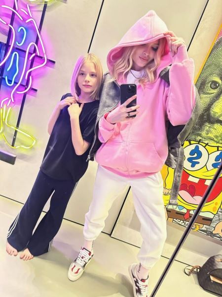 Алена Шишкова поделилась семейными моментами с дочерью от Тимати