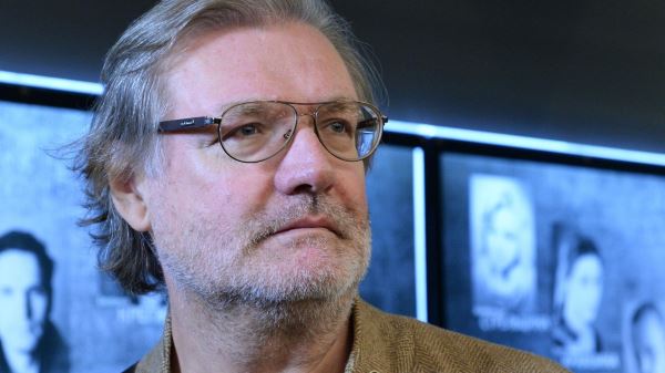 Симонов две недели до смерти находился в больнице, сообщили в театре0