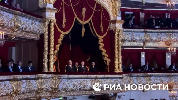 Путин пообщался с Гергиевым на концерте артистов из Казахстана1