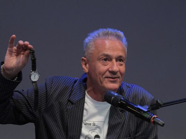 Вечный двигатель: Олег Меньшиков снова удивляет6