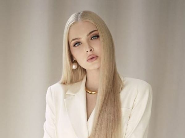 Алена Шишкова поделилась семейными моментами с дочерью от Тимати