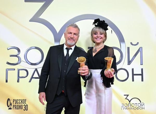 Яркие наряды и любимые хиты: в Москве прошел юбилейный 