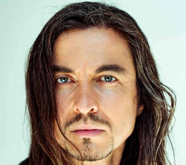 musicAeterna впервые выступит под управлением Филиппа Чижевского в Петербургской филармонии