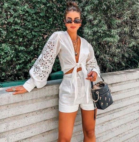 С чем носить белые шорты: лучшие образы и идеи