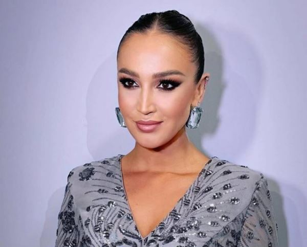 Ольга Бузова показала яркие кадры из поездки в Китай