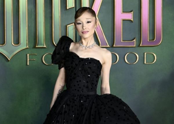 Напавшему на Ариану Гранде на красной дорожке предъявили обвинение