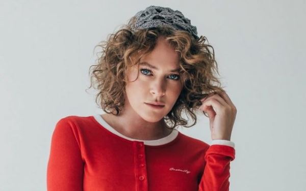 Аглаю Тарасову задержали в аэропорту Домодедово