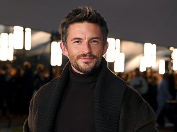 Самый сексуальный мужчина Джонатан Бэйли написал письмо себе юному