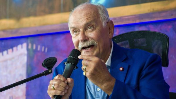 Михалков призвал контролировать развитие ИИ0