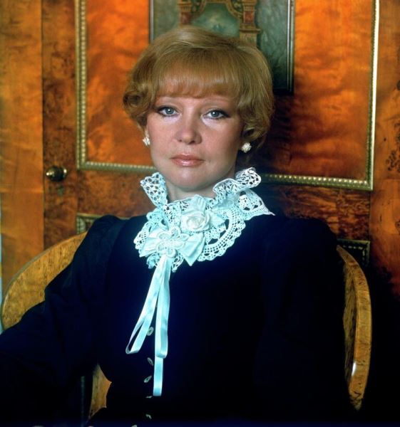 Даже вещи дизайнеров перешивала: секреты уникального стиля Людмилы Гурченко5