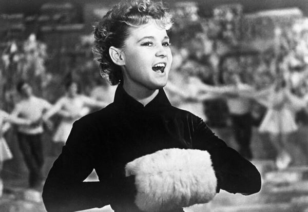 Даже вещи дизайнеров перешивала: секреты уникального стиля Людмилы Гурченко0