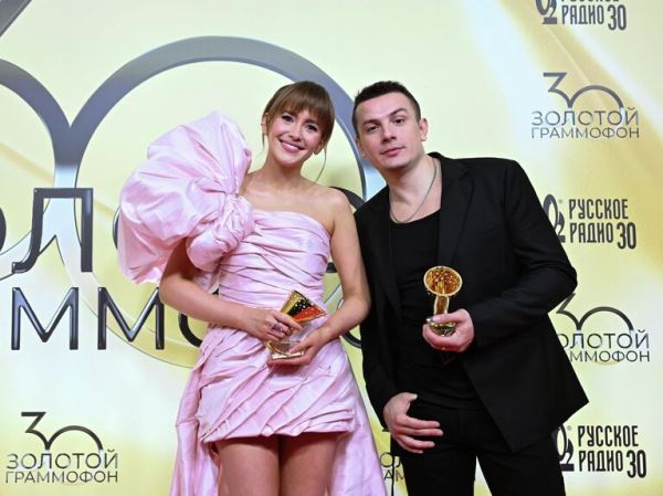 Яркие наряды и любимые хиты: в Москве прошел юбилейный 