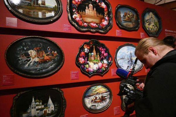 Чудесный праздник в Москве: тайны и самые красивые вещи жостовской росписи2