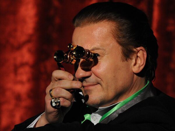 Вечный двигатель: Олег Меньшиков снова удивляет10