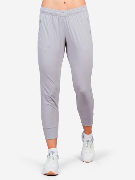 Бежать красиво: как подобрать модные образы для пробежек в любую погоду