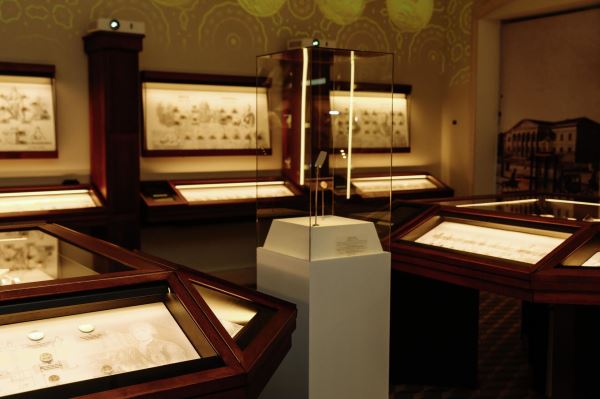 В Музее нумизматики представили золотую монету-сенсацию2