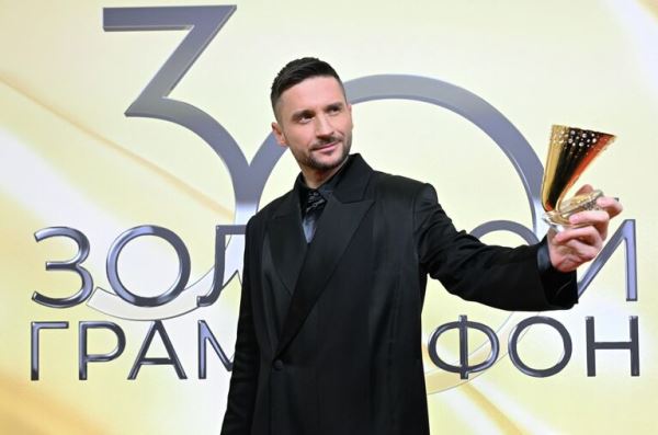 Яркие наряды и любимые хиты: в Москве прошел юбилейный 