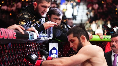 Ломал рёбра Хабибу, заставлял плакать Абдулманапа и втайне ездил на ЧМ по самбо: чем известен чемпион UFC Махачев