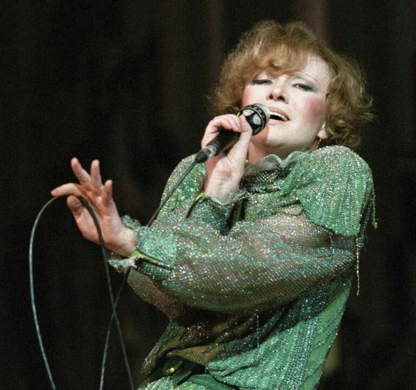 Даже вещи дизайнеров перешивала: секреты уникального стиля Людмилы Гурченко7