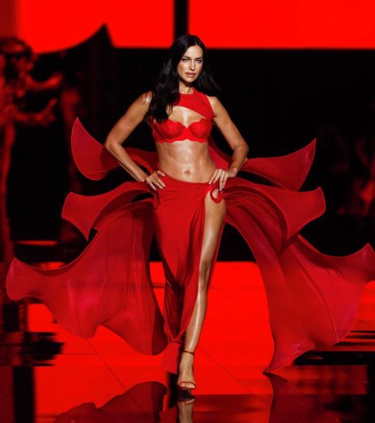 Ирина Шейк, сестры Хадид и другие лучшие модели на шоу Victoria's Secret0