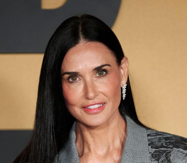 Секс-символ вне времени: как менялась внешность Деми Мур