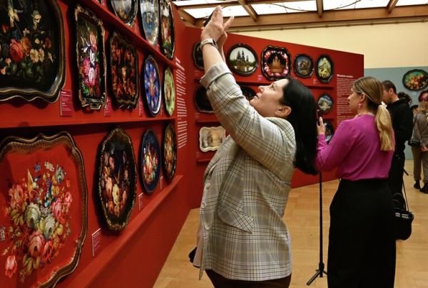 Чудесный праздник в Москве: тайны и самые красивые вещи жостовской росписи4