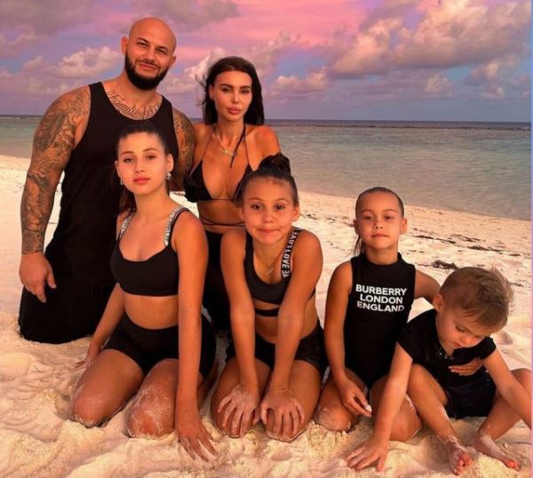 Дочь Оксаны Самойловой просит ее перестать рожать. И вот почему